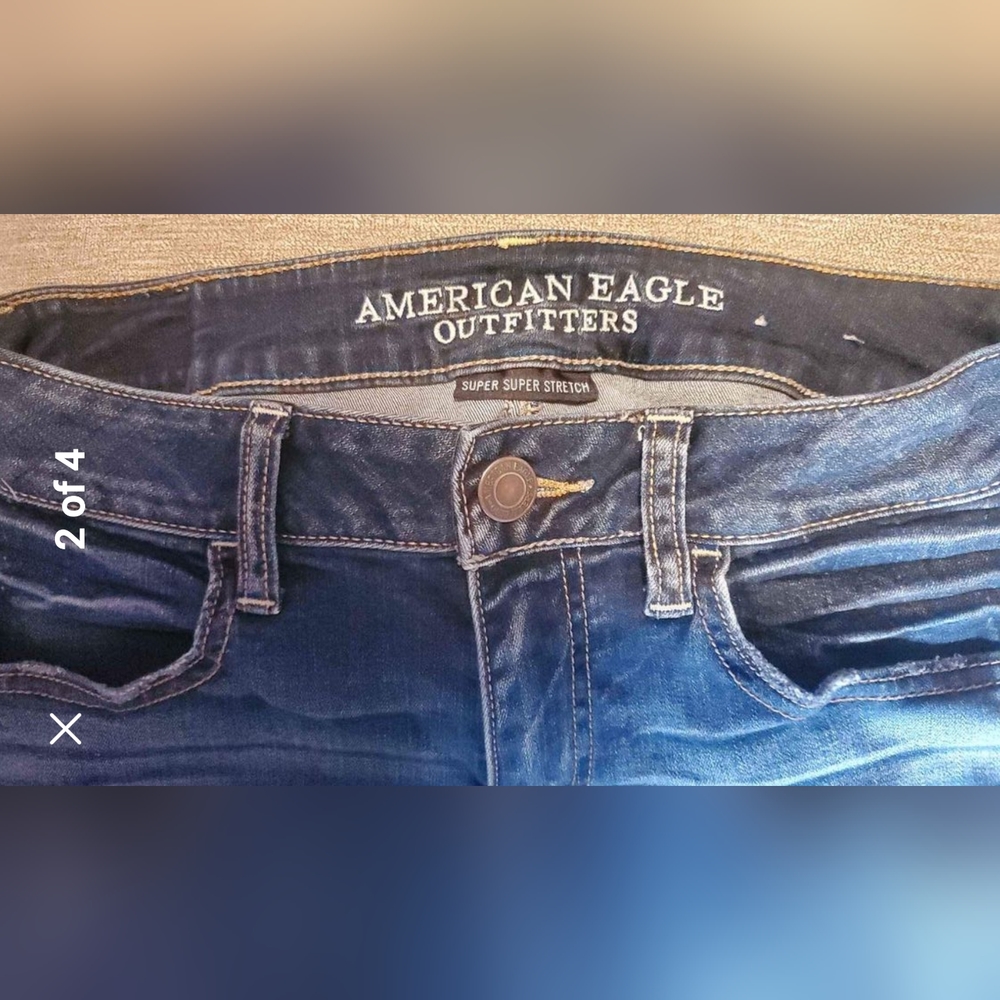 LNWOT WOMEN'S AMERICAN EAGLE SUPER-SUPER STRETCH DISTRESSED JEGGINGS SIZE 4